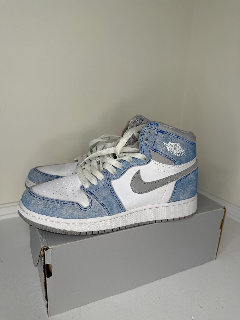 Jordan 1- Hyper royal smoke grey